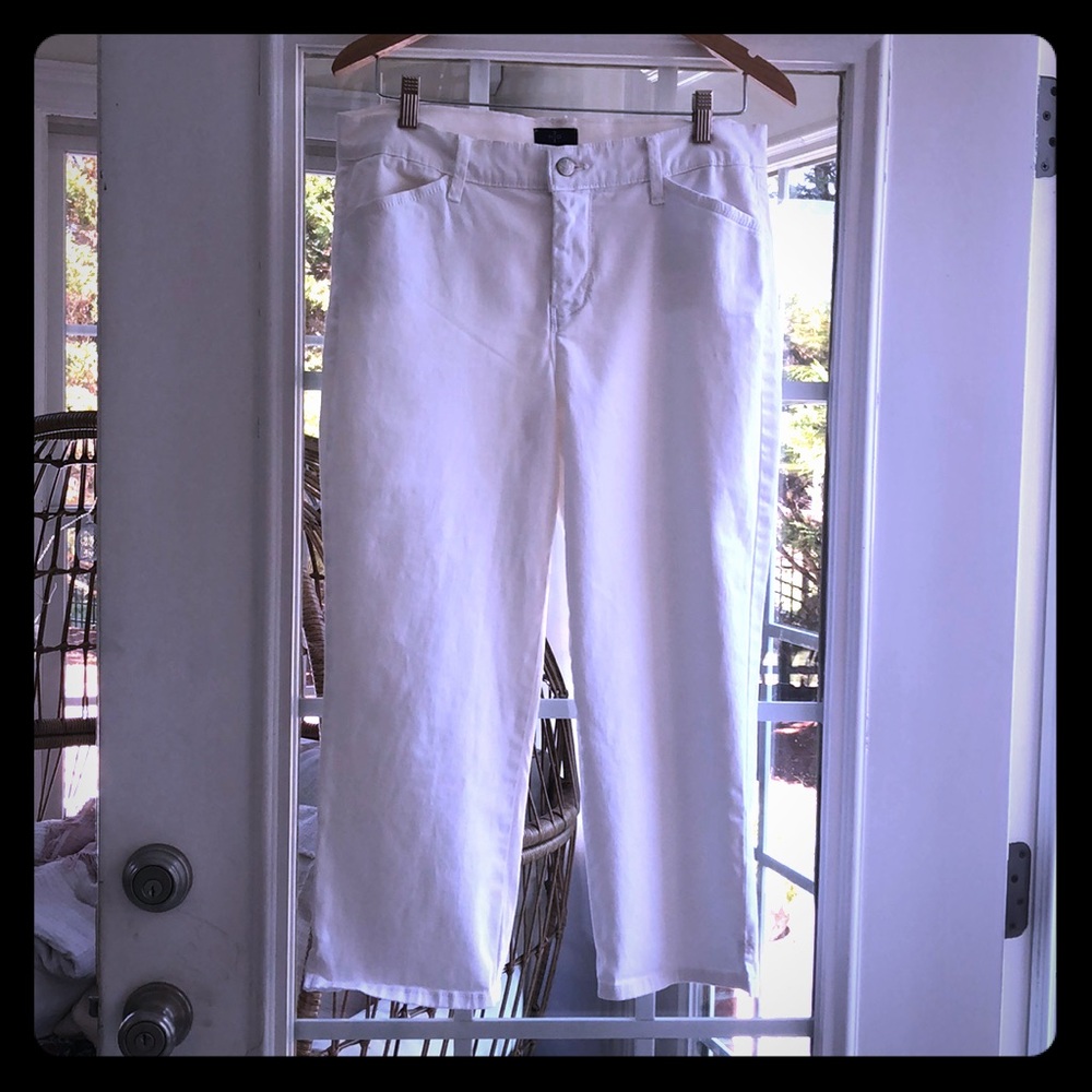 Women’s white crop pants